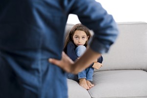 Η γενιά που βαφτίζει τα πάντα "τοξικά": Πού τελειώνει το γονεϊκό λάθος και πού αρχίζει το τραύμα - εικόνα 2