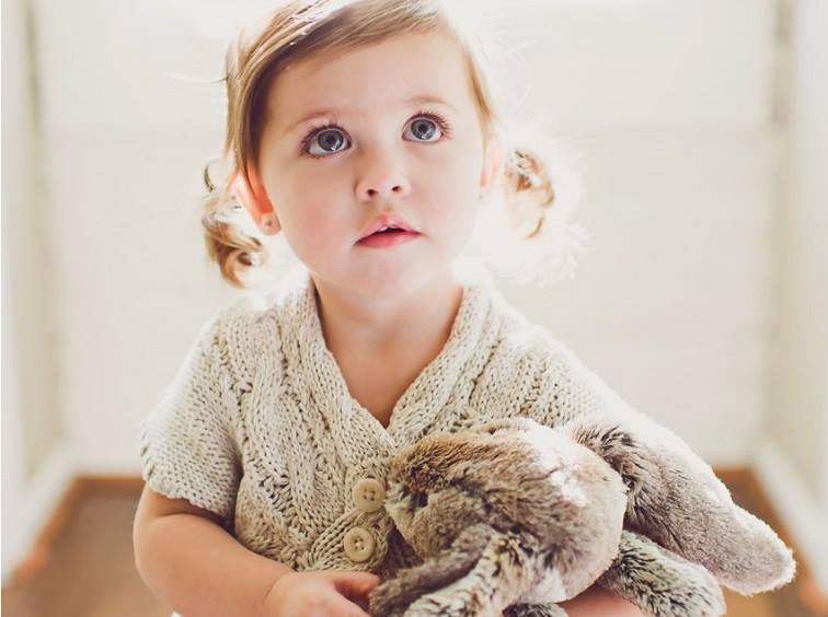 Στη μάνα που δεν εμβολιάζει το παιδί της: Σύνελθε!