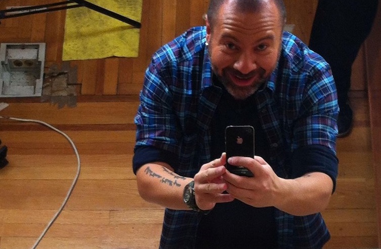 Ο Gus Αθανασιάδης απαντά σε 15 ερωτήσεις για μεγάλα παιδιά