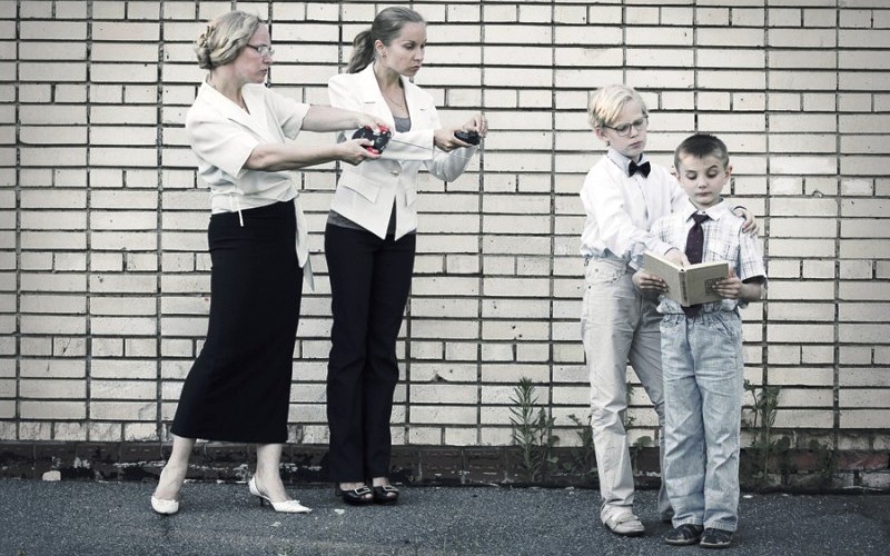 Οι μάνες εξέκιουτιβ και τα παιδιά "άλογα κούρσας"