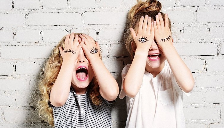 Η φυλή των "Μαμακοίτα" - "μαμά κοίτα τί κάνω"