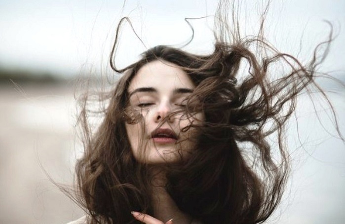 Μια καινούρια άσπρη τρίχα - όχι, δεν γινόμαστε κύκνοι, γινόμαστε σοφότεροι