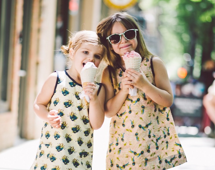 Τα μοναχοπαίδια δένονται περισσότερο με τους φίλους τους