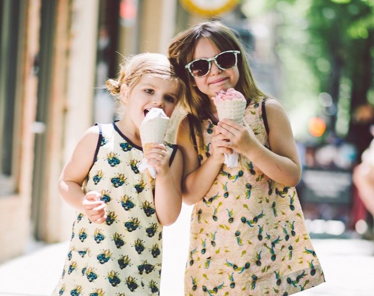 Τα μοναχοπαίδια δένονται περισσότερο με τους φίλους τους