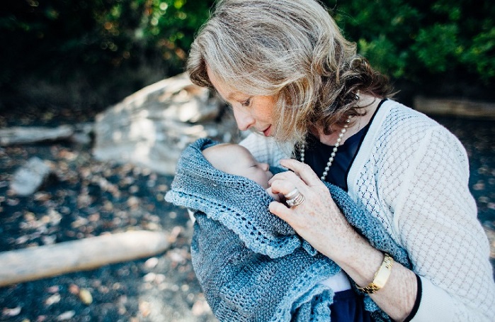 Πού είσαι γιαγιά να με δεις να μεγαλώνω;