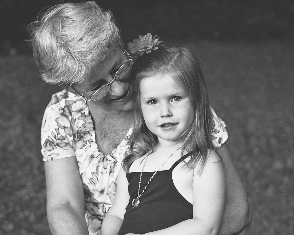 Οι γιαγιάδες επιστρέφουν στα θρανία για να μάθουν να ανατρέφουν τα εγγόνια τους