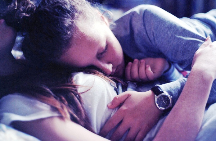 Τα παιδιά χρειάζονται μια ώρα παραπάνω με τη μαμά και όχι μια extra ξένη γλώσσα