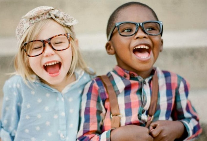 Εσύ που μεγαλώνεις έναν αυριανό ρατσιστή