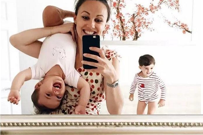 Βάλε το παιδί σου στη κορνίζα και όχι στο instagram