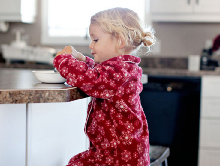 Μην βάζεις φαγητό στα παιδιά σου όταν πεινάς - τους βάζεις περισσότερο