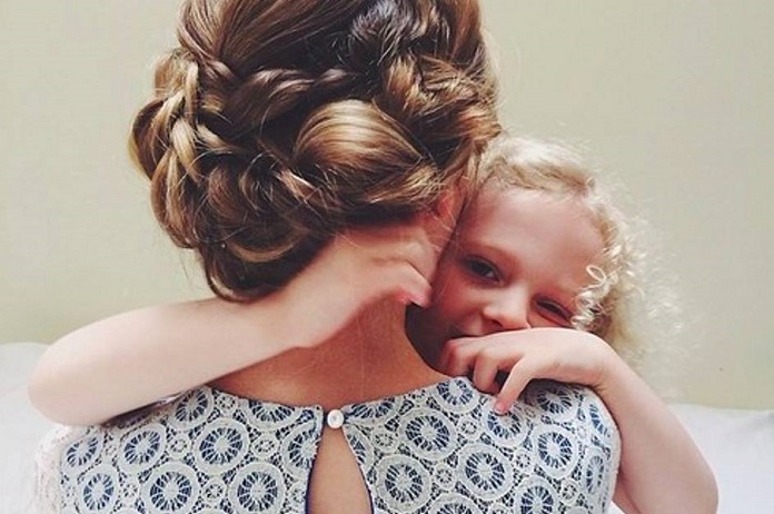 Μπορείς να αρνηθείς στο παιδί σου πολλά, αλλά ποτέ την αγκαλιά