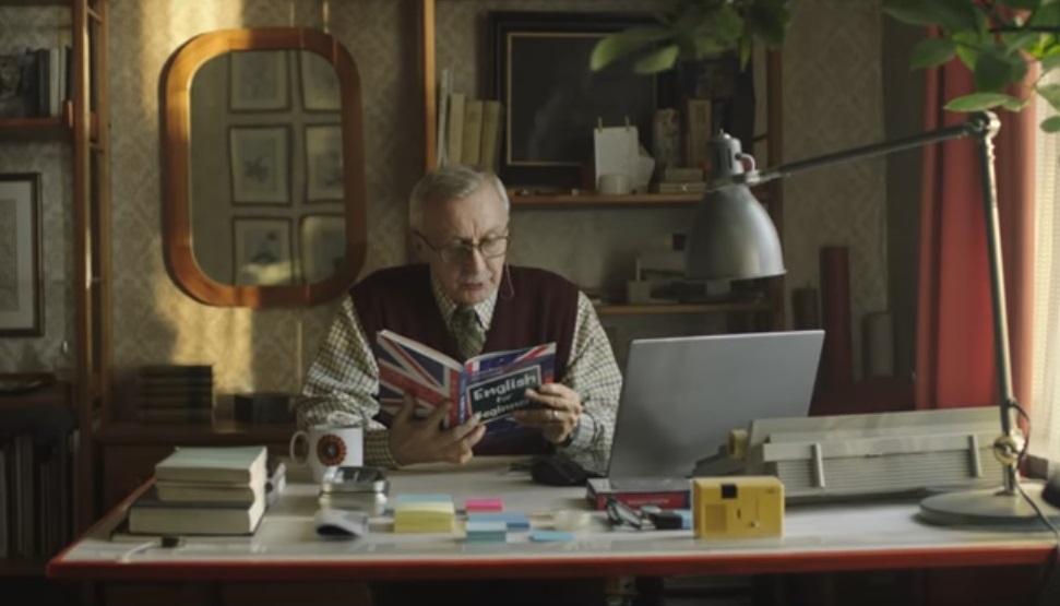 Αυτός ο Πολωνός παππούς είναι ο αδιαμφισβήτητος νικητής των φετινών Χριστουγέννων