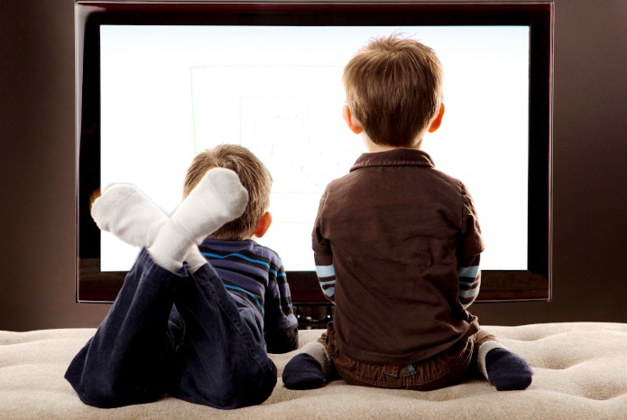 "Μαμά είδα στην τηλεόραση δυο που έκαναν αχ και βαχ" - Τι του λέμε τώρα;