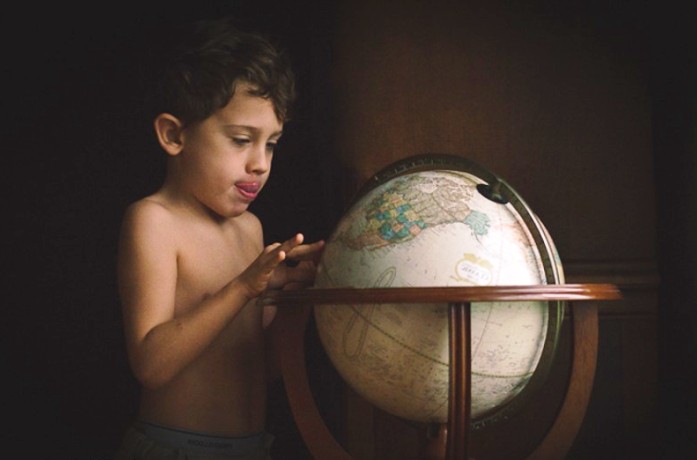 Για να είσαι καλός μαθητής στην Ελλάδα πρέπει να θυσιάσεις την παιδική σου ηλικία