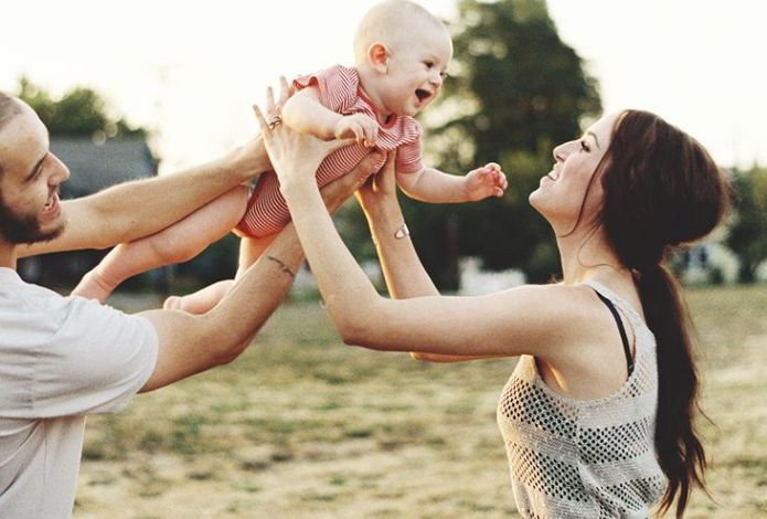 Αντιεμβολιασμός, εκπαίδευση στο σπίτι, παιδοκεντρισμός - οι new age γονείς είναι εδώ