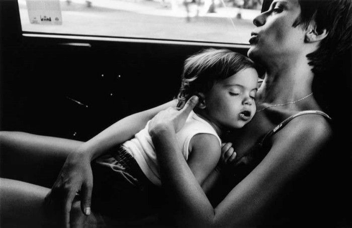 Μάνα σημαίνει να εύχεσαι να ήσουν στη θέση του, όταν πονά