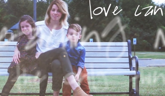 «Slow Down»: Το βίντεο που συγκίνησε εκατομμύρια γονείς σε όλο τον κόσμο