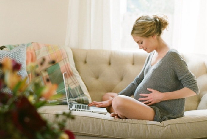 Μάνα στο internet - πώς οι ανακρίβειες στα groups μπορούν να σε τρελάνουν