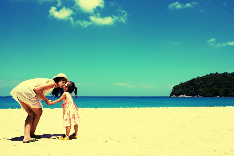 Στην παραλία πριν κάνεις παιδιά και αφού γίνεις μαμά: Βρες τις 5 διαφορές
