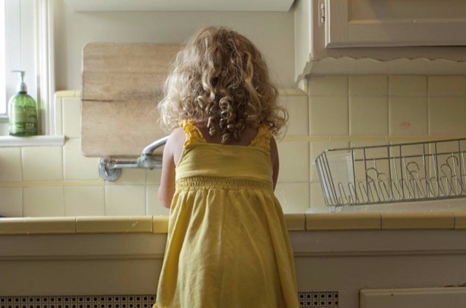 Οι δουλειές του σπιτιού ενθαρρύνουν την ενσυναίσθηση και την ευαισθησία των παιδιών