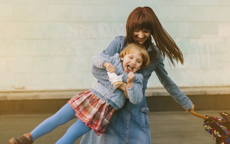 5 πράγματα που χρειάζεται να κάνουμε για να μεγαλώσουμε ισορροπημένα παιδιά