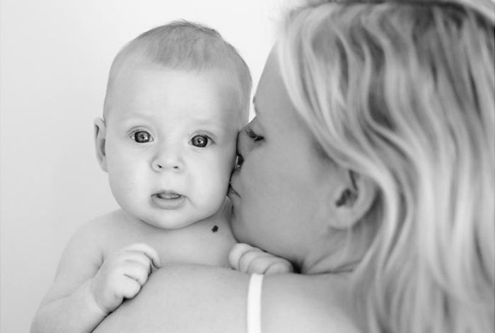 Είμαστε κι εμείς, που δεν έχουμε κανέναν να κρατήσει τα παιδιά μας