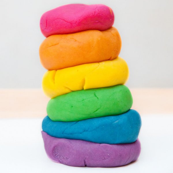 DIY: Πώς να φτιάξεις σπιτική πλαστελίνη για τα παιδιά