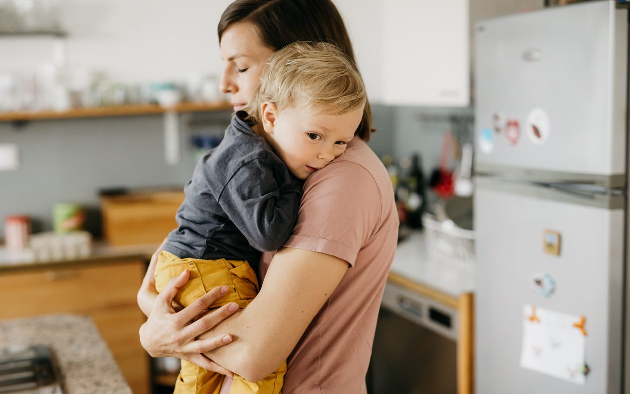 Mother Blame: Η ντροπή της ψυχολογίας που κατηγορεί τη μάνα για όλα