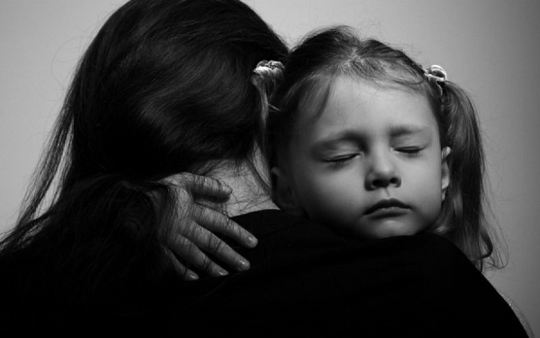 Όλοι κουβαλάμε έναν σταυρό στην πλάτη μας