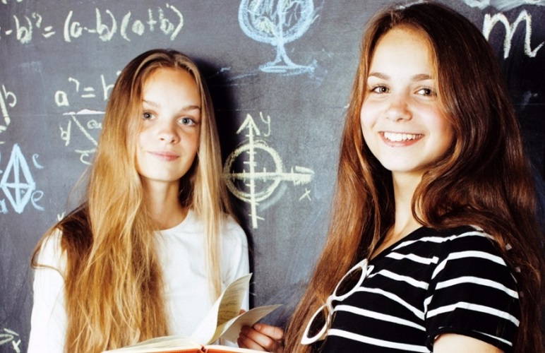 Πως το παιδί μου "άνθισε" όταν του άλλαξα σχολείο - μια εμπειρία