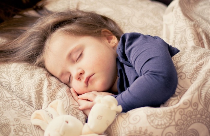 Είμαστε κι εμείς οι "γραφικοί" γονείς που κοιμίζουμε τα παιδιά μας νωρίς