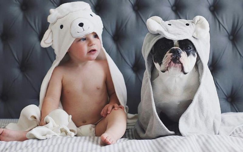 10 αψυχολόγητα πράγματα που κάνει ένα μωρό