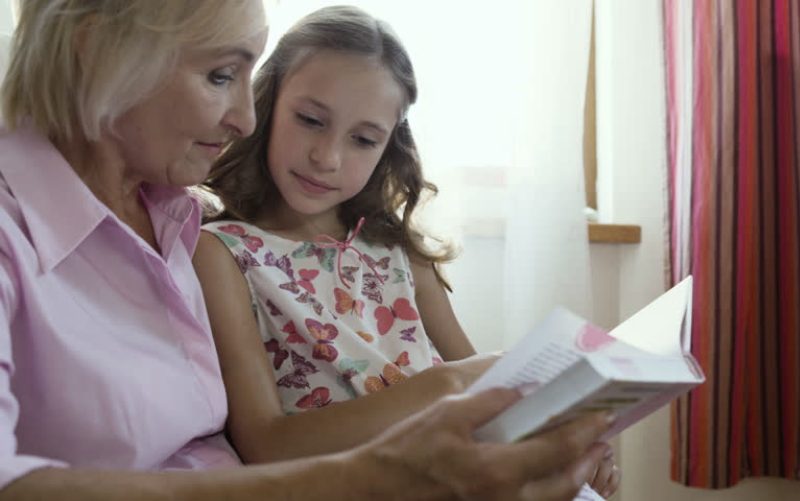 Όταν οι γιαγιάδες παίρνουν τη θέση των μαμάδων