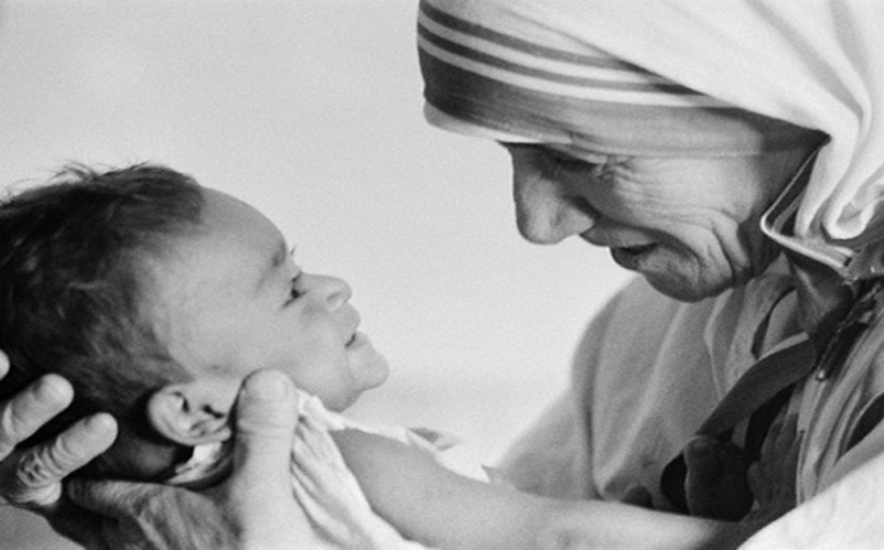 20 σοφές φράσεις από τη Μητέρα Τερέζα που θα διδάξω στο παιδί μου