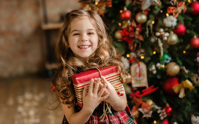 5 πράγματα να σκεφτείς πριν πάρεις δώρο κινητό στο παιδί σου