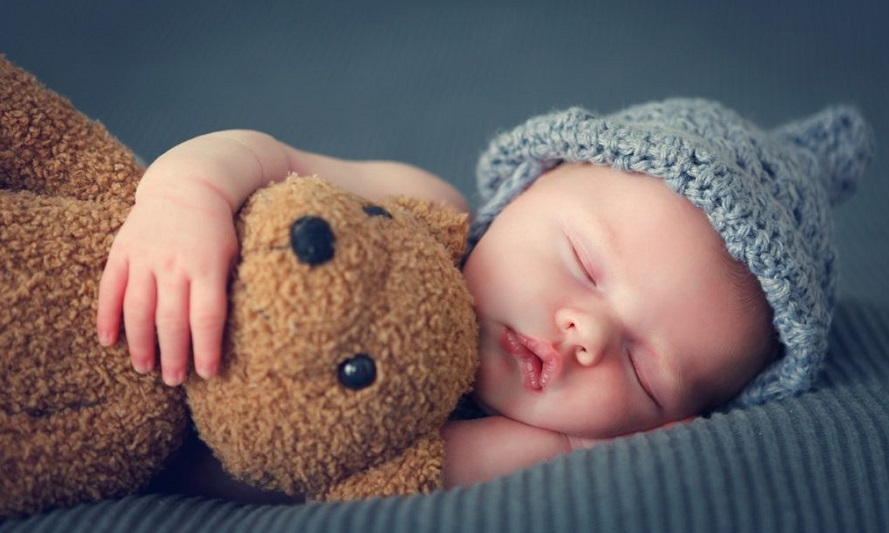 Τι είναι τελικά φυσιολογικό στον ύπνο βρεφών και παιδιών