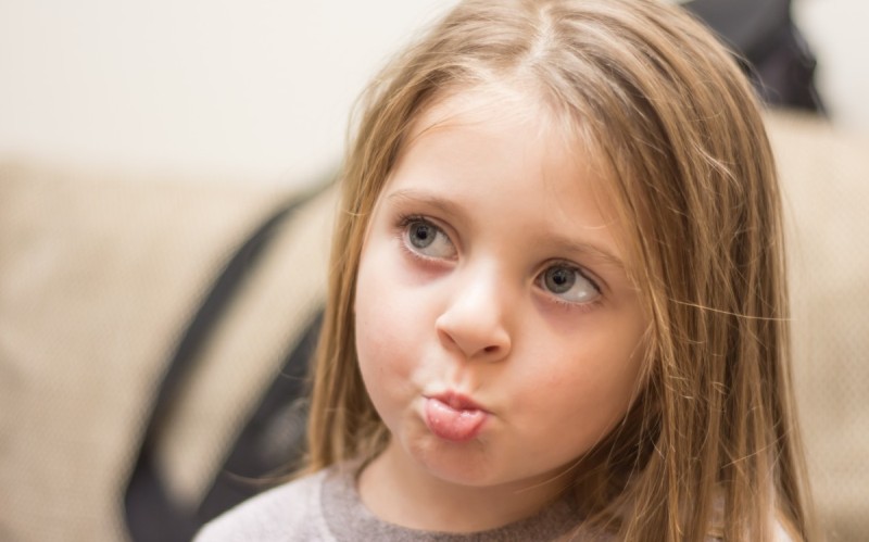 H αμφιλεγόμενη κίνηση μιας μητέρας για να δείξει στην κόρη της πώς πραγματικά λειτουργεί ο κόσμος