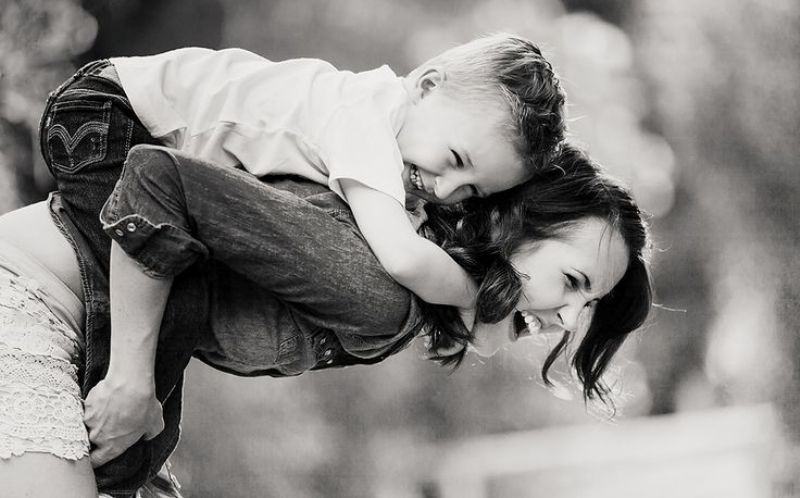 Για τις μαμάδες που μεγαλώνουν “μόνες” ένα παιδί μέσα στο γάμο