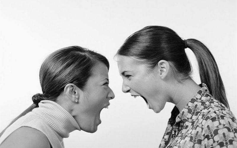 Μαμάδες που σφάζονται στα μαμαδογκρούπ - αυτό θέλουμε να είμαστε;