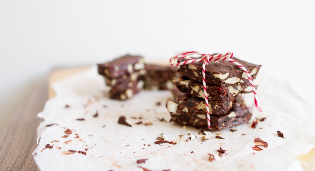 Μπάρες βρώμης με σοκολάτα χωρίς ψήσιμο