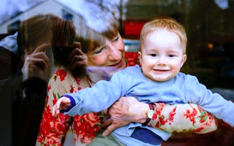 Έρευνα : Οι παππούδες χρησιμοποιούν το φαγητό ως "συναισθηματικό εργαλείο"