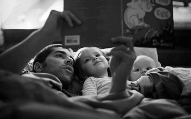 Πατέρα, το παιδί σου χρειάζεται εσένα∙ όχι τα λεφτά σου