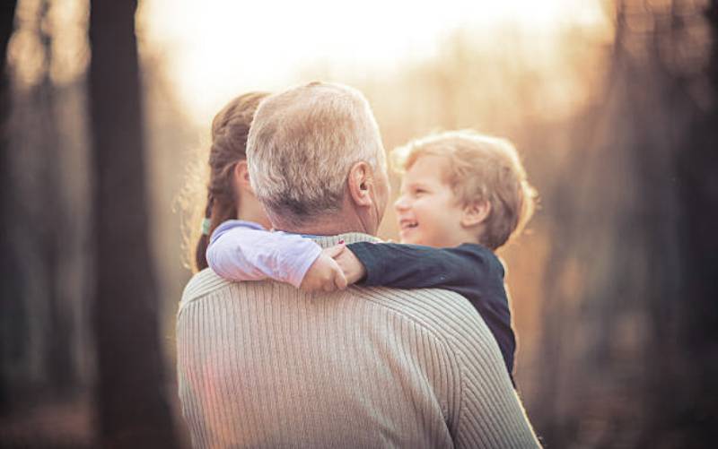 Γονείς VS παππούδες - Οι βασικές διαφορές συμπεριφοράς απέναντι στο παιδί