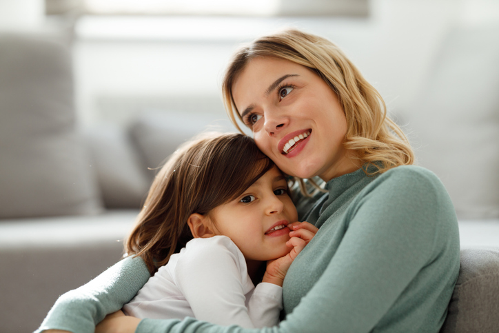 Δεν σε ακούει το παιδί; Οι θετικές φράσεις που μπορείς να χρησιμοποιήσεις για να τραβήξεις την προσοχή του