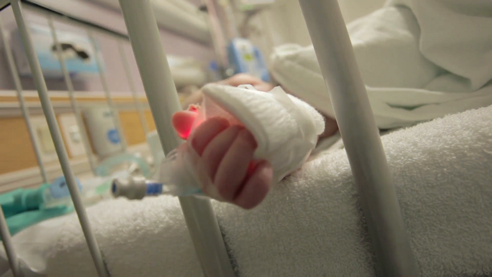 H συνταρακτική μαρτυρία μιας μητέρας που παραλίγο να χάσει το παιδί της από Μηνιγγίτιδα Β