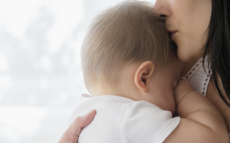 Μια γυναίκα γίνεται μητέρα στα 44 της και έχει σπουδαία πράγματα να πει