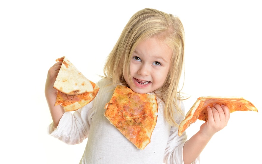 Τι πρέπει να κάνετε σύμφωνα με τα νέα δεδομένα για να αποφύγουν τα παιδιά σας την παχυσαρκία