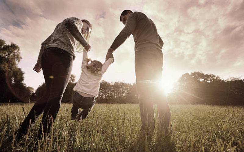 11 σημαντικές ερωτήσεις που πρέπει να κάνουμε ως γονείς στους εαυτούς μας