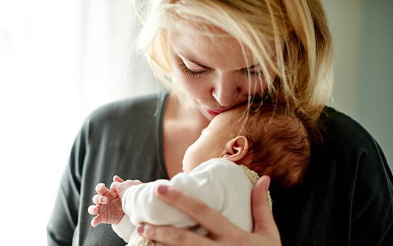 Οι 3 "λειτουργίες" της μητέρας που εξασφαλίζουν τη σωστή ανάπτυξη του μωρού
