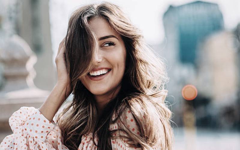 Η ομορφότερη ηλικία για μια γυναίκα αρχίζει όταν δεν περιμένει την ευτυχία από τους άλλους